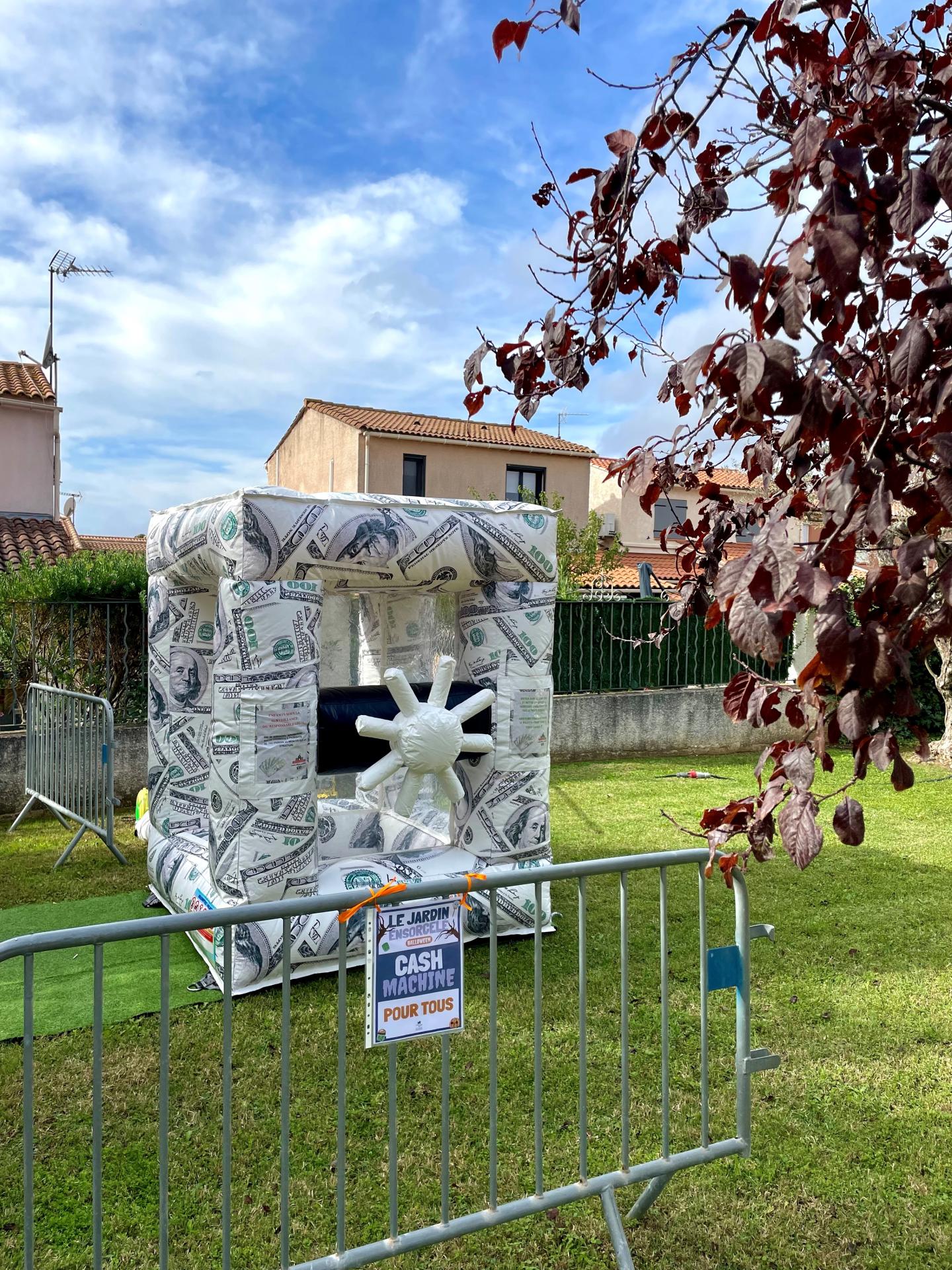 CASH MACHINE