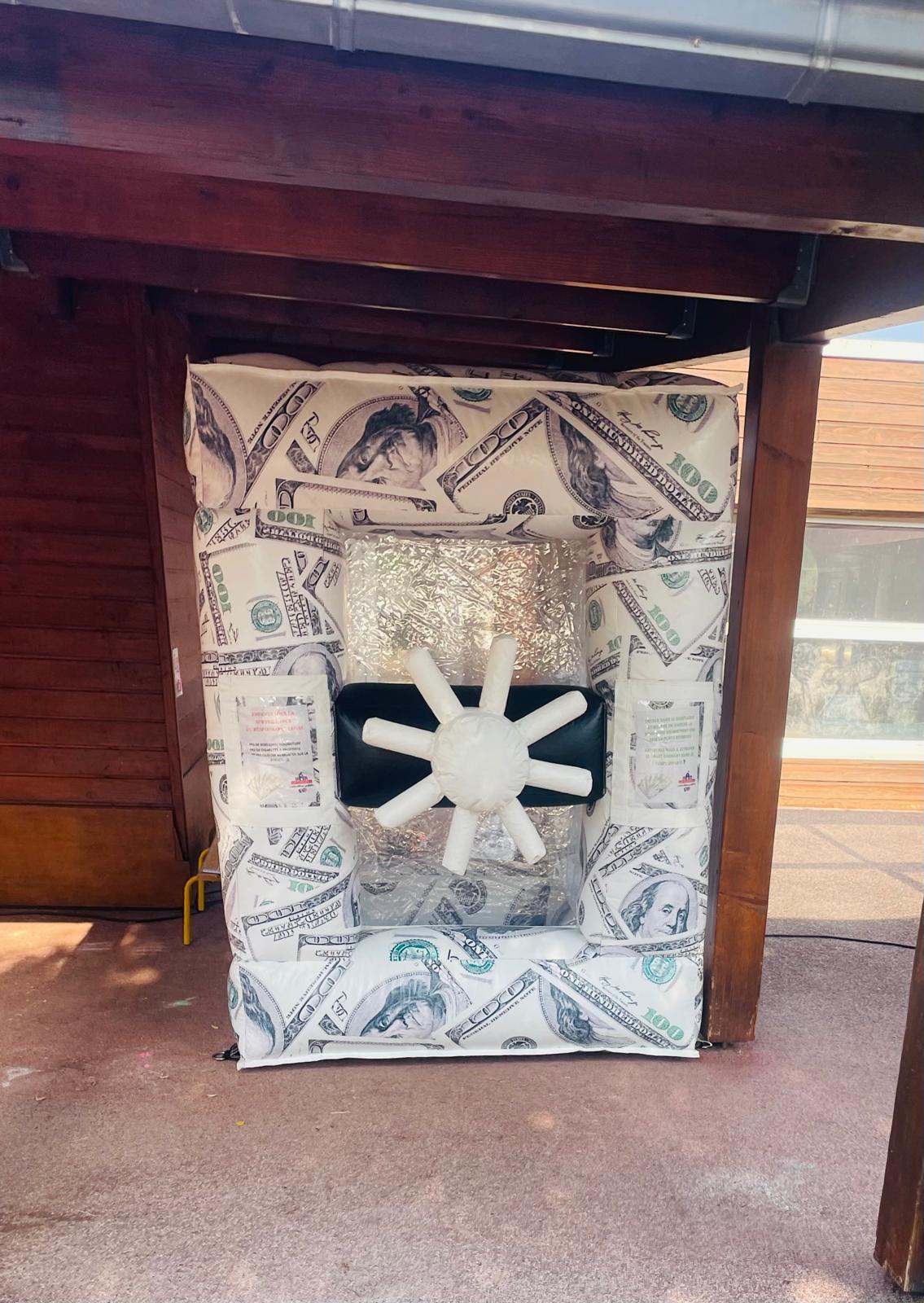 CASH MACHINE