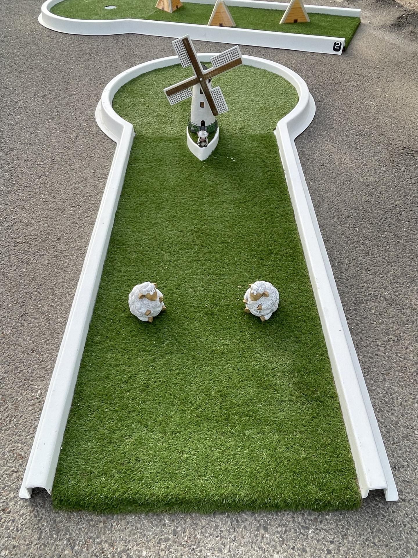 MINI GOLF - 2R Gonflables