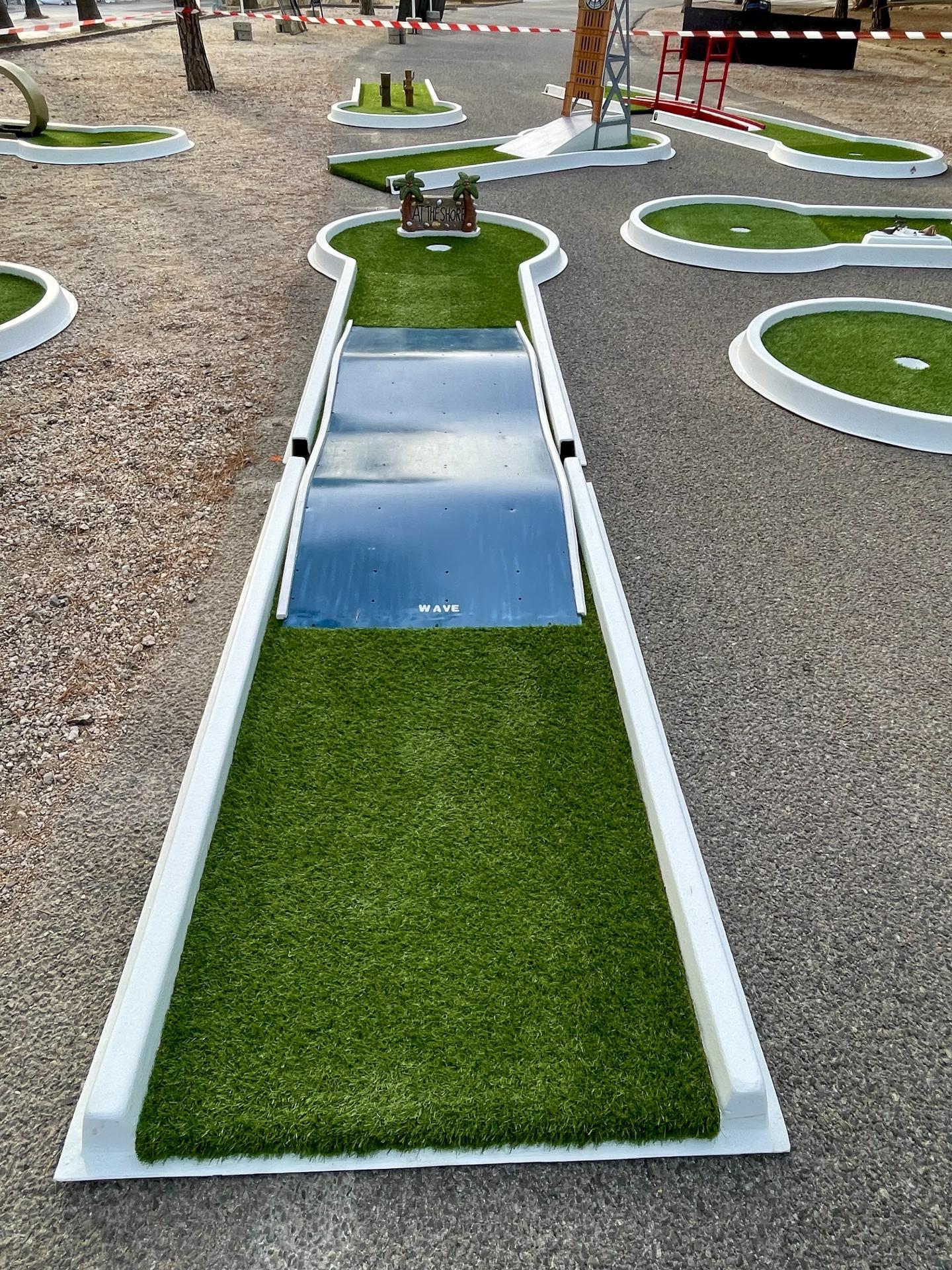 MINI GOLF - 2R Gonflables